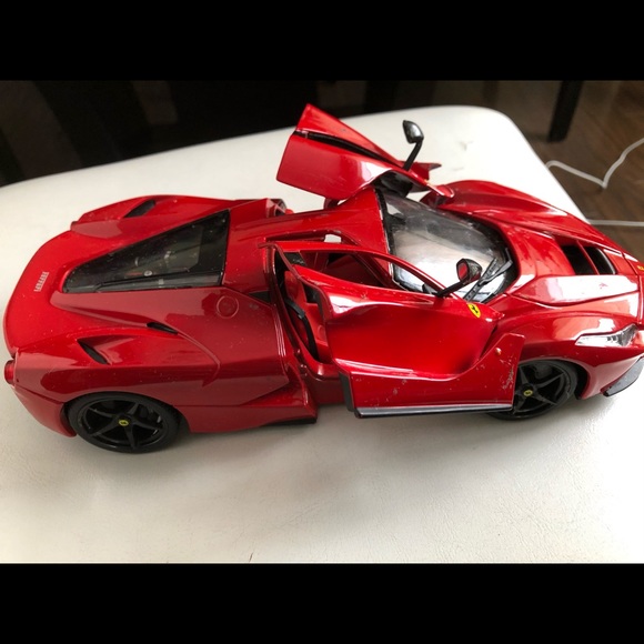 Ferrari LaFerrari Red - Picture 3 of 5